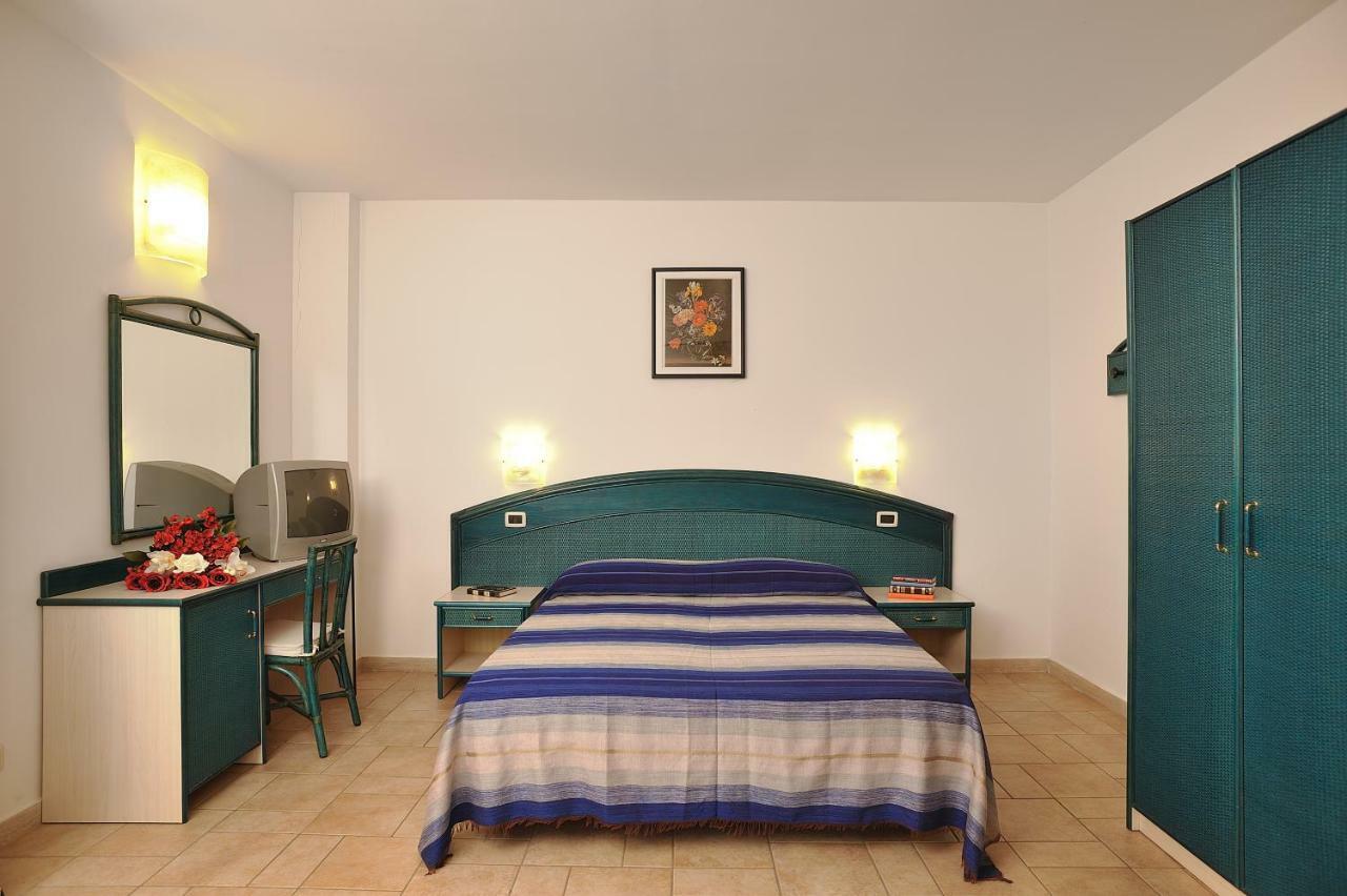 Villaggio Turistico Le Meridiane Marina Di Montenero Exterior foto